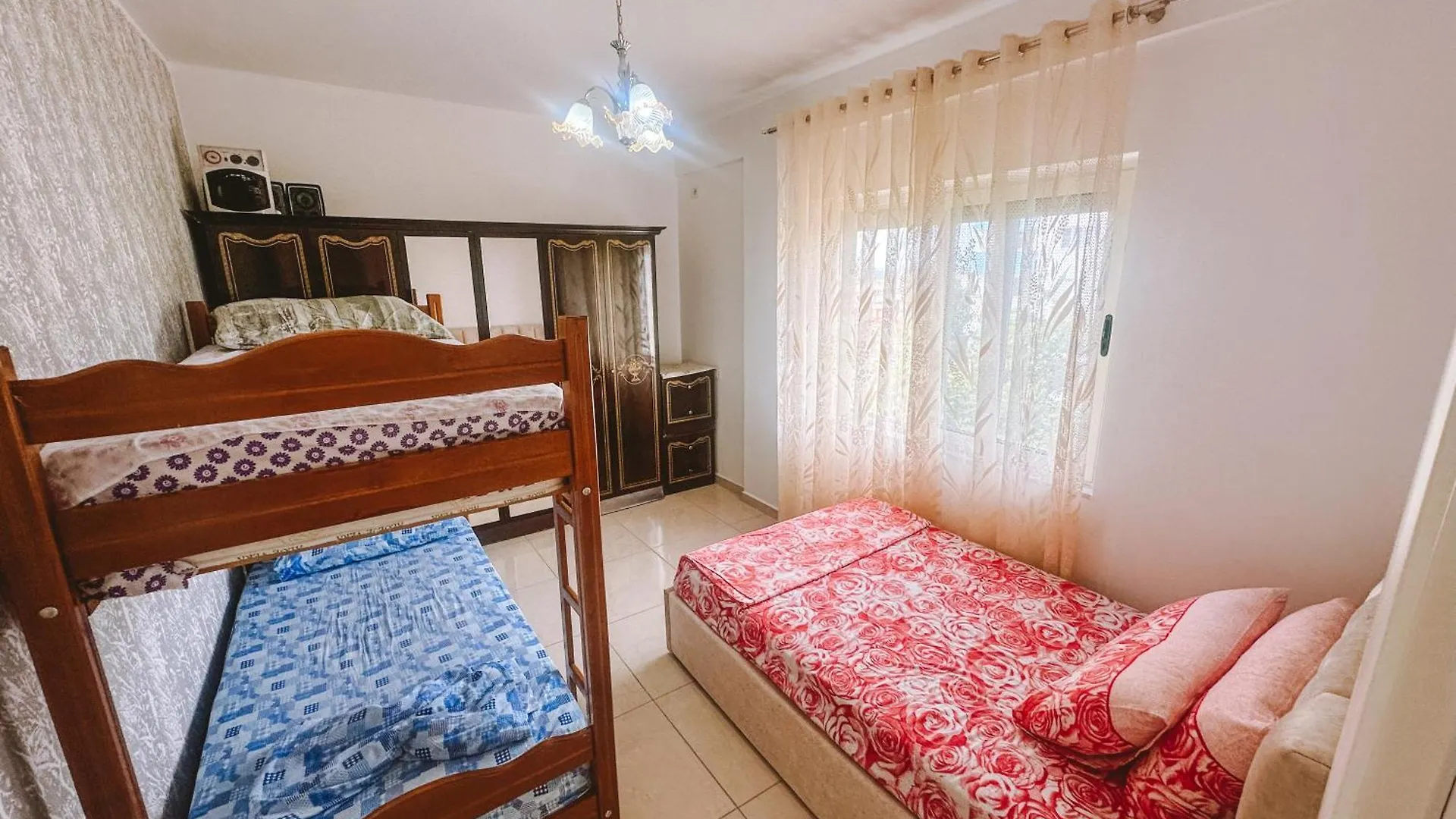 아파트 Cozy Retreat With City View Shkodër